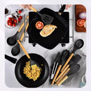 Kit Chef Elegance: 10 Utensílios de Cozinha em Silicone com cabo de Madeira e de BRINDE ganhe um Pegador de Salada e um Porta Utensílios MAIS um E-BOOK EXCLUSIVO com receitas fáceis e práticas para o seu dia a dia.